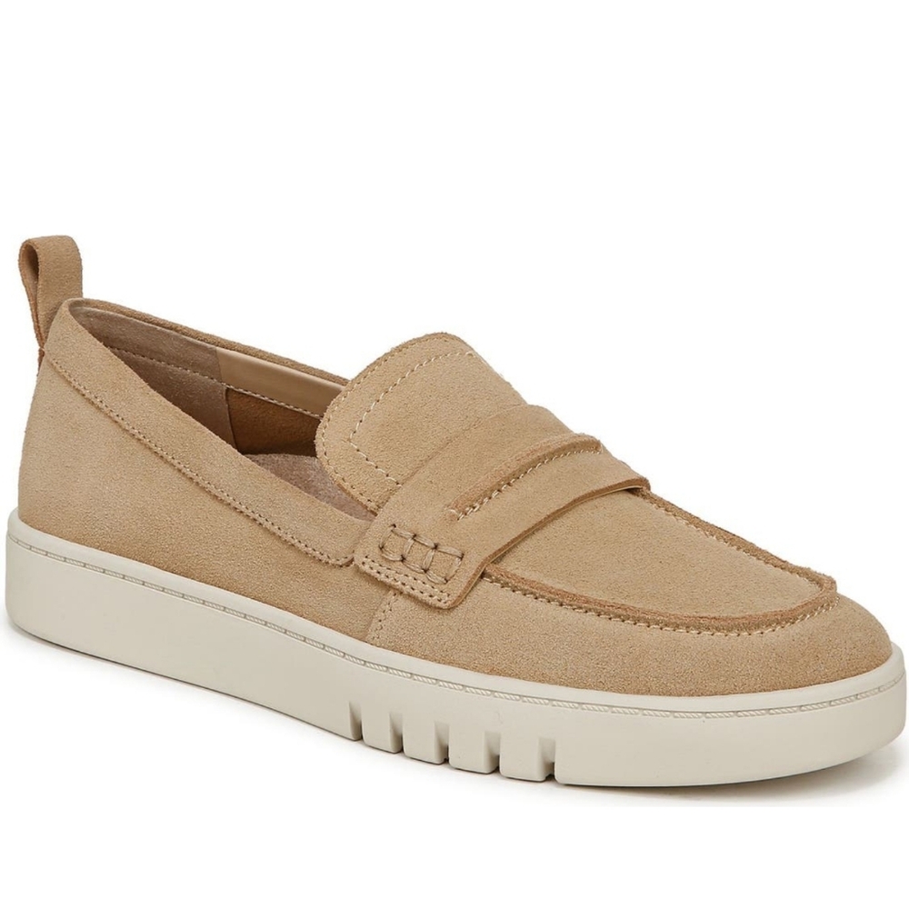 Sizes 11 To 13 Medium  Women Vionic  Leather Chantel Penny Loafer SlipOn Sneaker